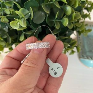 Brand New thick Sparkling cubic zirconia Sterling Silver 925 Band size 7